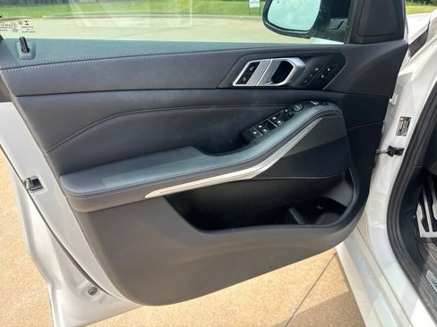 Used 2022 BMW X5 xDrive40i w/ M Sport Package AWD/4WD image 14