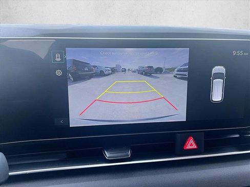 Used 2025 Kia Carnival EX FWD image 23