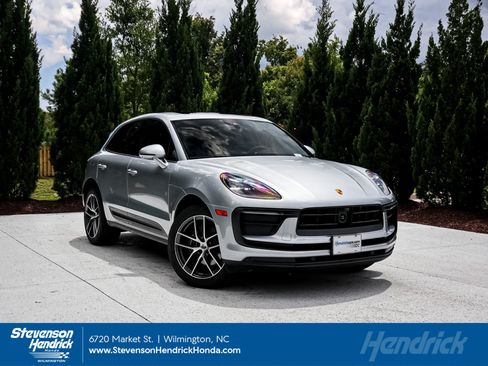 Used 2026 Porsche Macan w/ Premium Package Plus AWD/4WD image 1