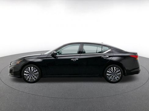 Used 2025 Nissan Altima 2.5 SV FWD image 4