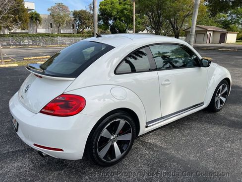 Used 2012 Volkswagen Beetle Launch Edition image 4