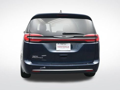Used 2025 Chrysler Pacifica Select FWD image 6