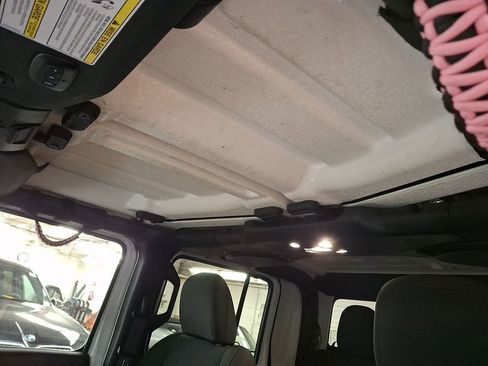 Used 2022 Jeep Gladiator Willys image 10