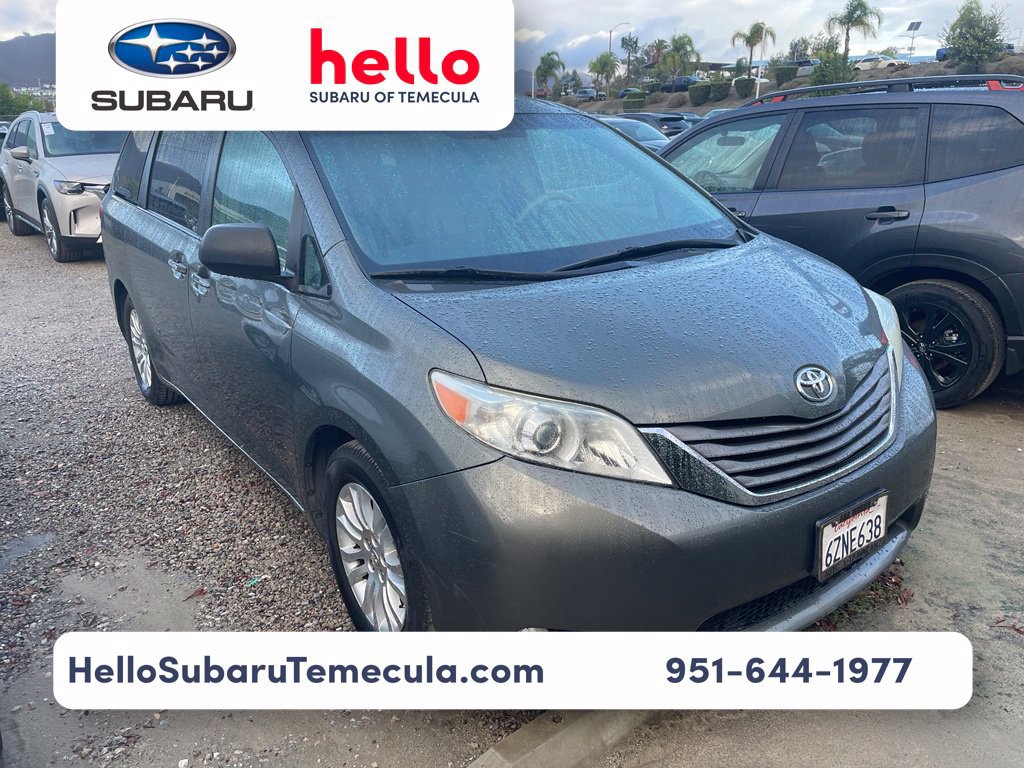 Used 2013 Toyota Sienna XLE w/ Premium Pkg FWD image 1