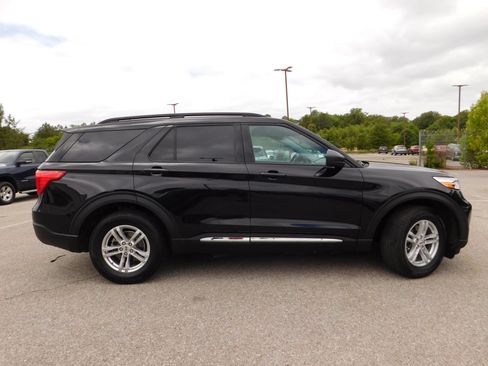 Used 2023 Ford Explorer XLT AWD/4WD image 4