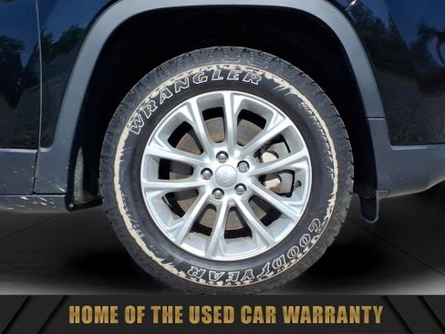Used 2019 Jeep Cherokee Latitude w/ Popular Appearance Group AWD/4WD image 11