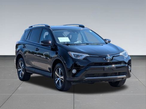 Used 2017 Toyota RAV4 XLE AWD/4WD image 7