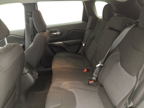 Used 2020 Jeep Cherokee Latitude image 18