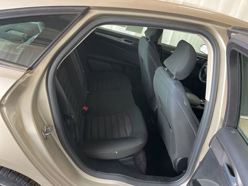 Used 2017 Ford Fusion SE FWD image 25