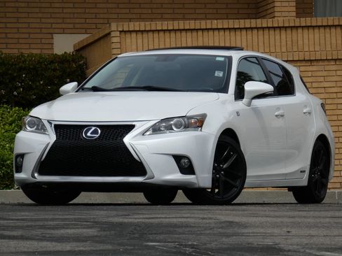 Used 2015 Lexus CT 200h image 2