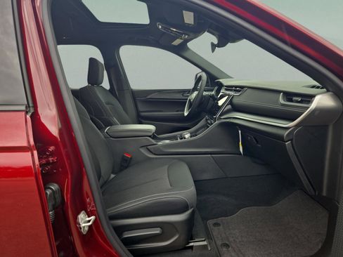 New 2025 Jeep Grand Cherokee Laredo image 23