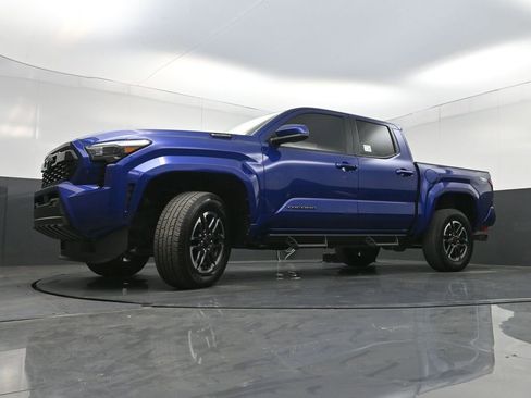 Used 2025 Toyota Tacoma TRD Sport AWD/4WD image 26