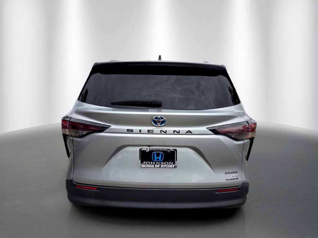 Used 2024 Toyota Sienna LE FWD image 6