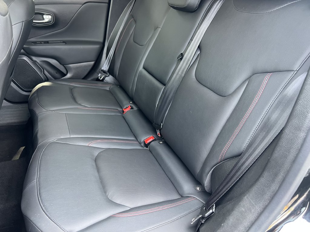 Used 2022 Jeep Renegade Trailhawk AWD/4WD image 14