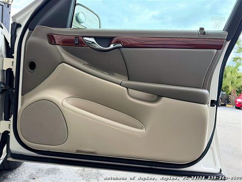 Used 2001 Cadillac De Ville w/ Comfort/Convenience Pkg image 32