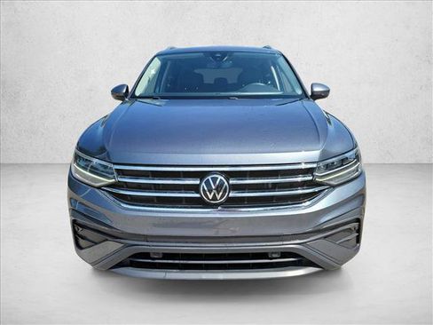 Used 2022 Volkswagen Tiguan SE FWD image 2