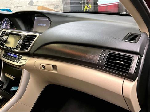 Used 2015 Honda Accord EX-L image 17