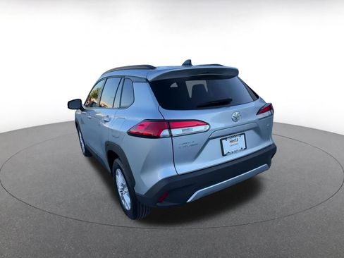 Used 2025 Toyota Corolla Cross LE image 11