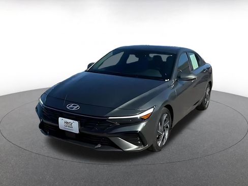 Used 2025 Hyundai Elantra Limited image 4