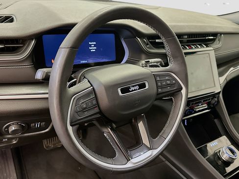 Used 2023 Jeep Grand Cherokee Altitude AWD/4WD image 18