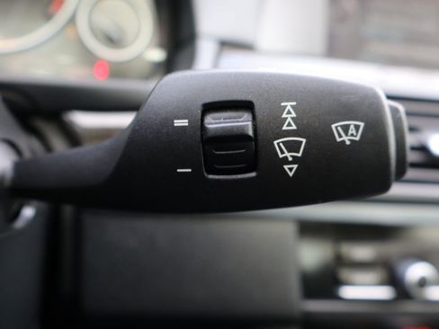 Used 2013 BMW 550i xDrive Sedan image 33