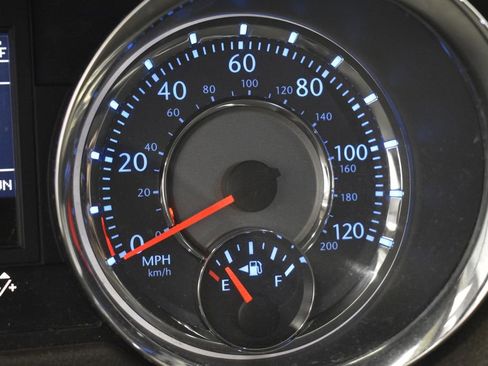 Used 2015 Chrysler Town & Country Touring w/ Driver Convenience Group image 47