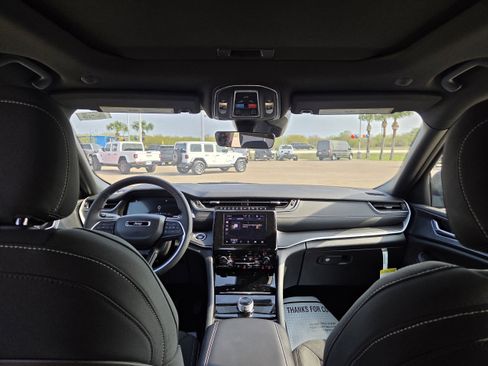 New 2026 Jeep Grand Cherokee Laredo X image 21