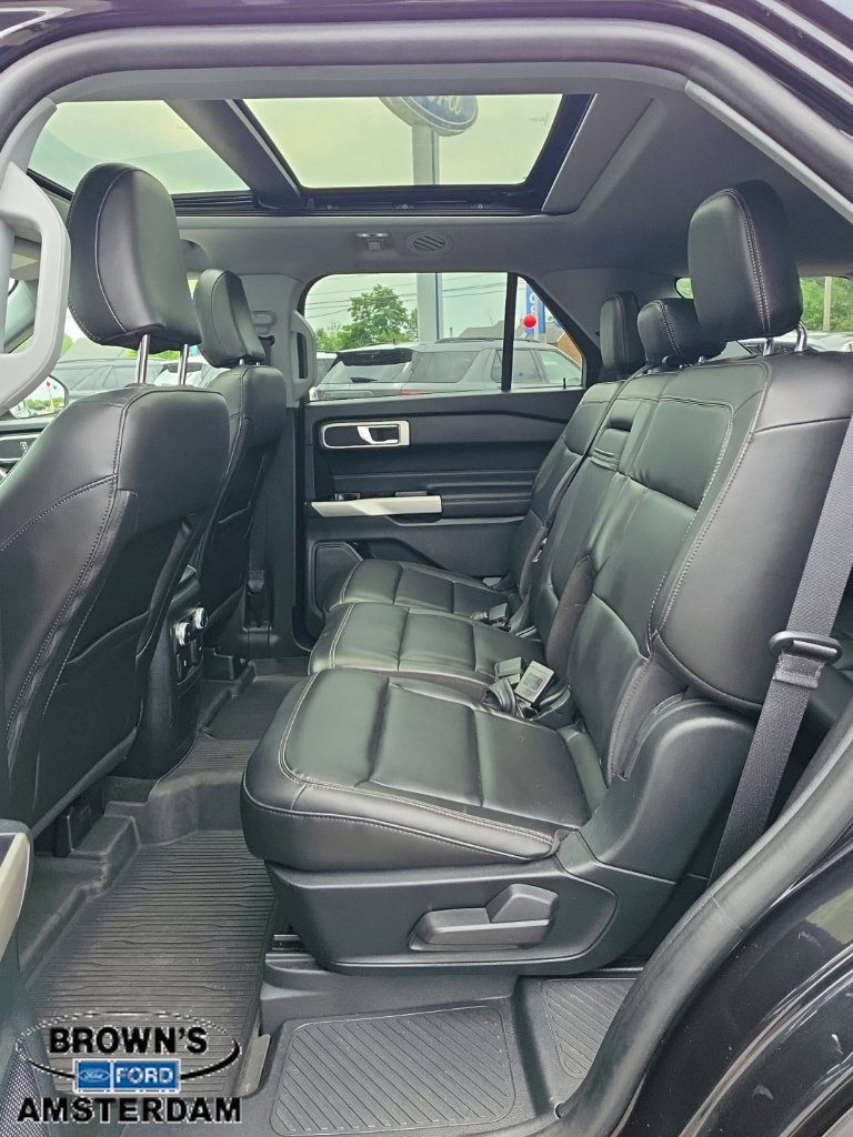 Used 2022 Ford Explorer XLT w/ Equipment Group 202A AWD/4WD image 15