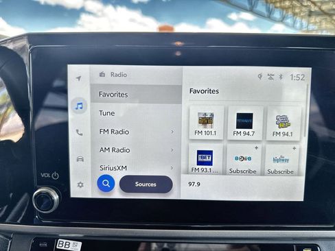 Used 2025 Toyota Camry SE image 5