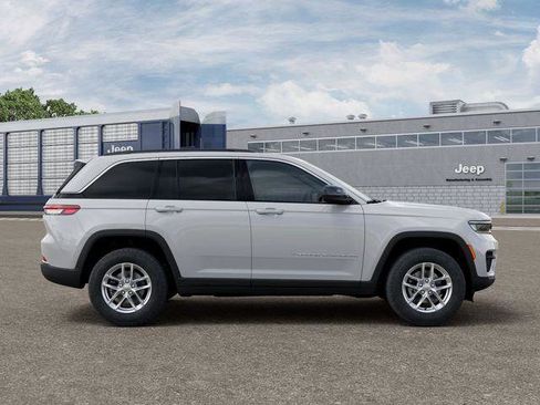 Certified 2025 Jeep Grand Cherokee Laredo X RWD image 29