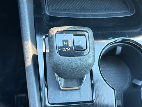 Used 2023 Nissan Rogue S AWD/4WD image 18