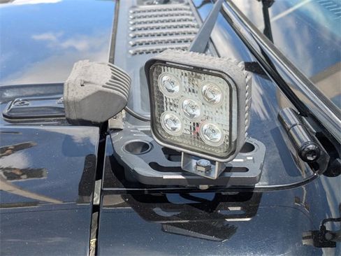 Used 2023 Jeep Gladiator Willys image 12