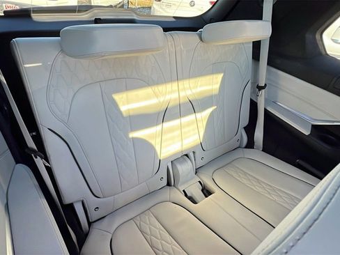 Used 2022 BMW X7 M50i image 21