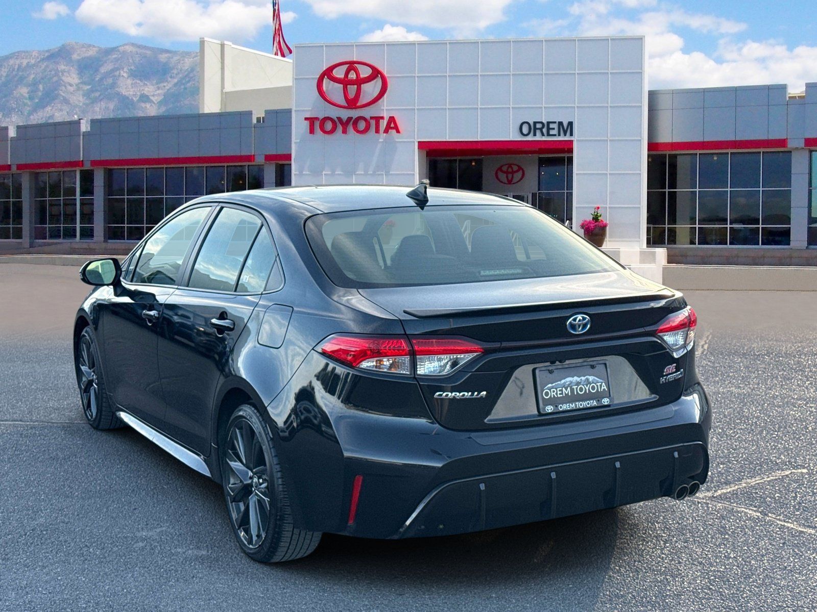Used 2024 Toyota Corolla SE w/ SE Package FWD image 6