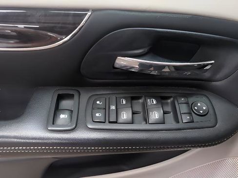 Used 2012 Chrysler Town & Country Touring w/ Entertainment Group #1 image 8