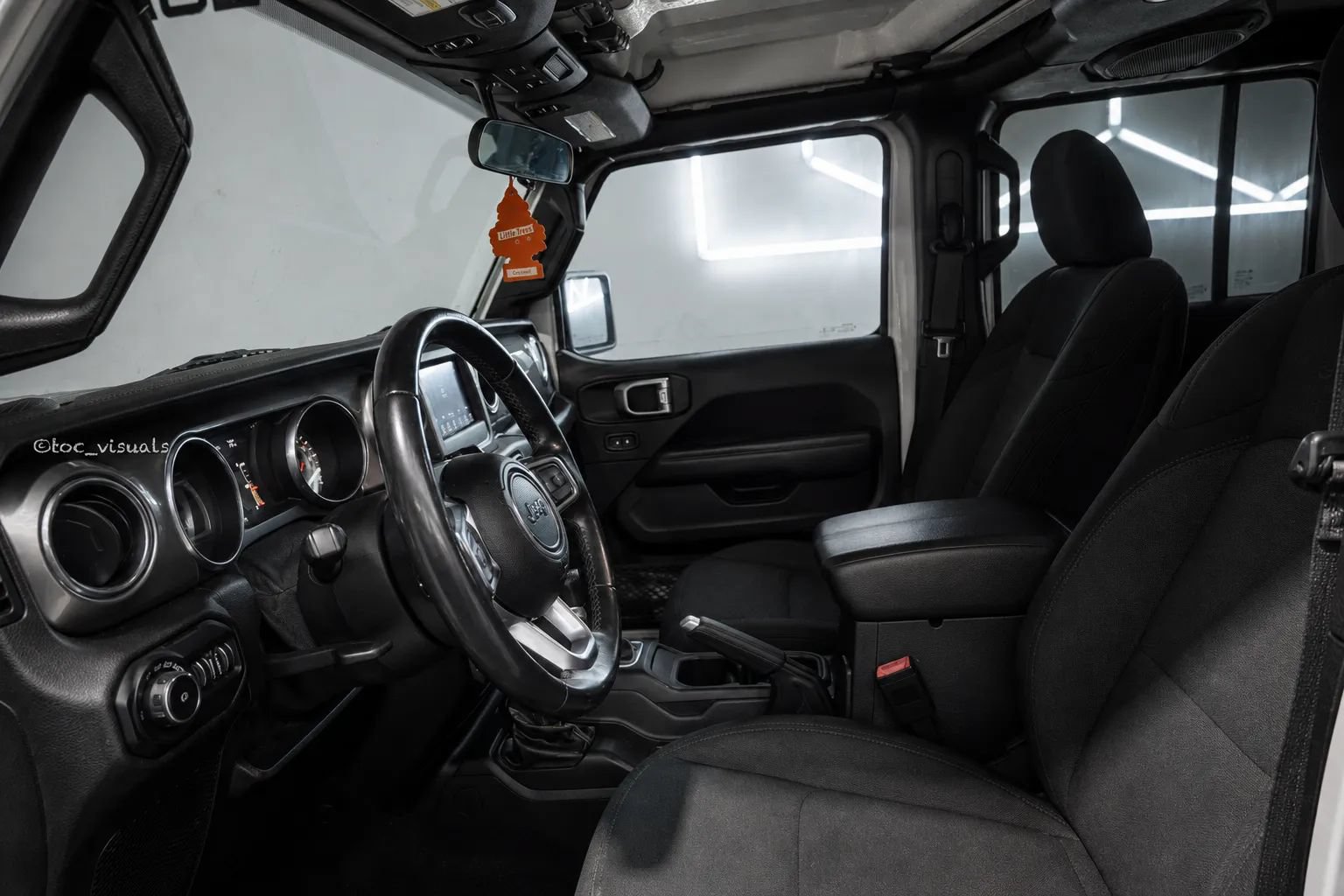Used 2019 Jeep Wrangler Unlimited Sahara AWD/4WD image 3