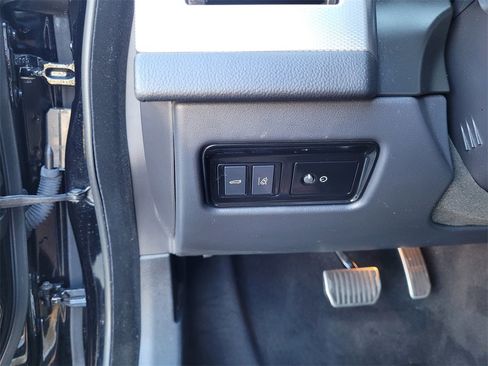 Used 2019 Jaguar XF Prestige image 25