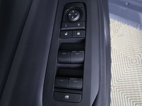 Used 2025 Toyota Prius Plug-In Hybrid FWD image 30