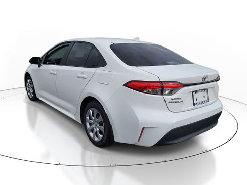 Certified 2025 Toyota Corolla LE image 5