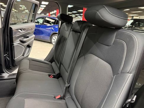 Used 2022 Jeep Grand Cherokee Laredo w/ Luxury Tech Group I RWD image 39