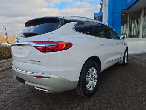 Used 2018 Buick Enclave Essence image 6