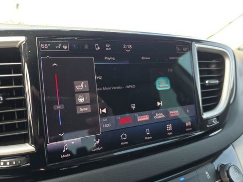 Used 2022 Chrysler Pacifica Touring-L image 22