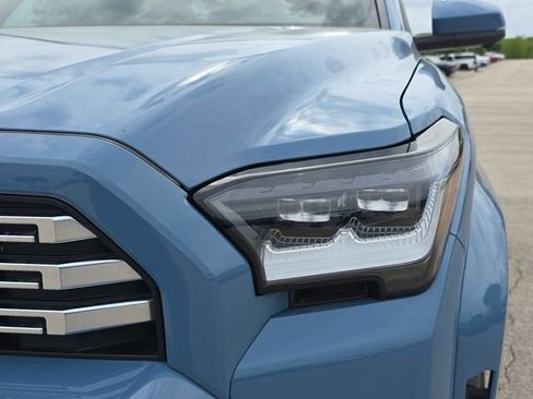 Used 2025 Toyota 4Runner Limited AWD/4WD image 33