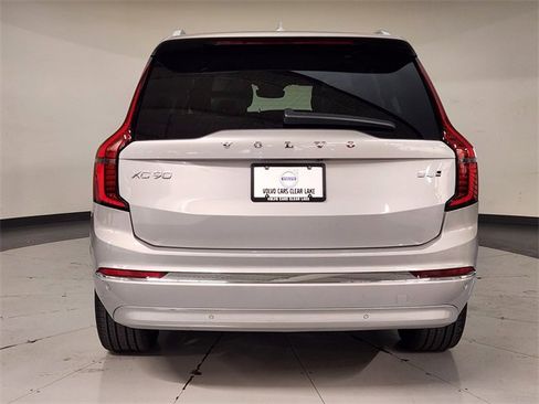 Used 2025 Volvo XC90 B6 Plus image 10