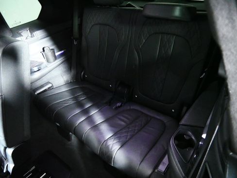 Used 2020 BMW X7 M50i w/ Dynamic Handling Package AWD/4WD image 33