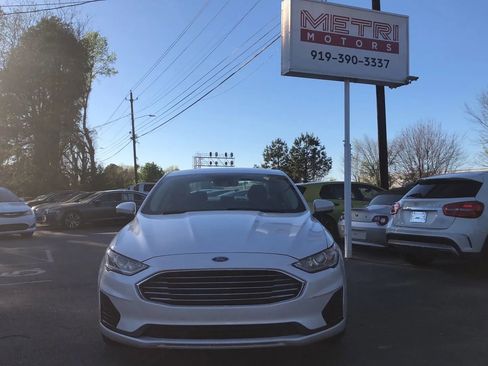 Used 2020 Ford Fusion SE image 6