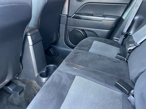Used 2016 Jeep Patriot Latitude FWD image 5