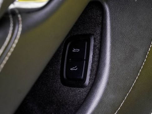Used 2020 Chevrolet Corvette Stingray Preferred Cpe w/ 2LT Preferred Equipment Group RWD image 39