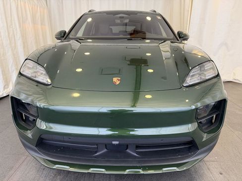 Certified 2025 Porsche Macan Electric image 6