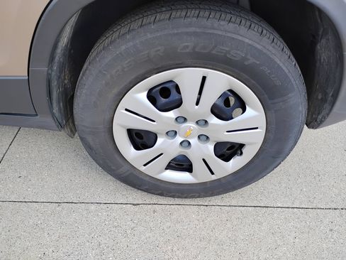 Used 2018 Chevrolet Trax LS FWD image 29